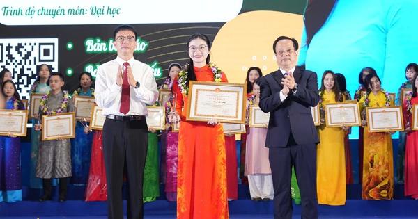 Trung tâm Tuyển sinh Đại học Kinh tế tại 196 Trần Quang Khải, Hà Nội trong một buổi sáng yên tĩnh